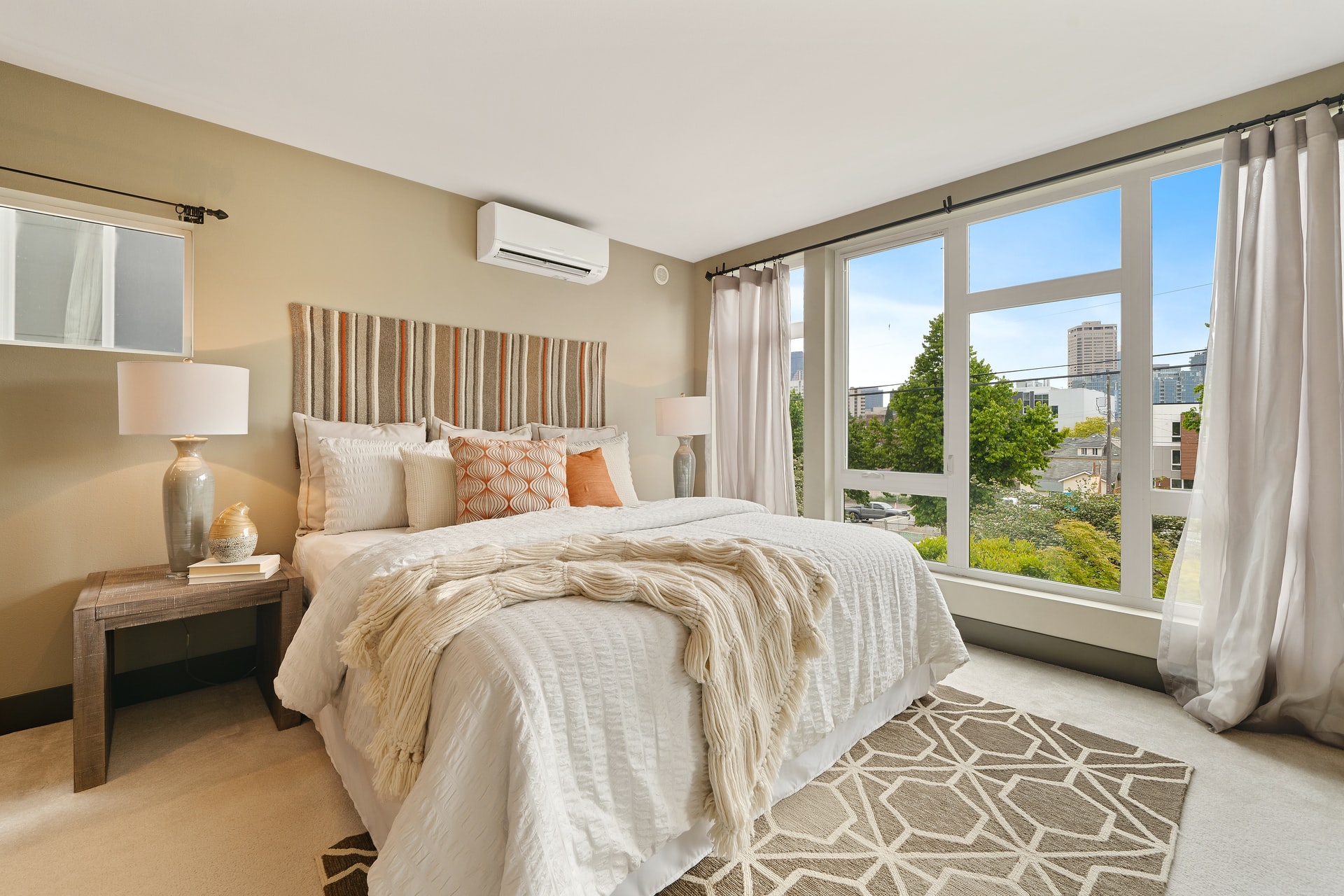Bedroom arrangement – how to create a cozy decor?