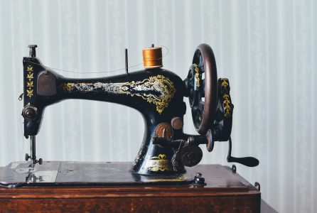 How to use an old sewing machine?