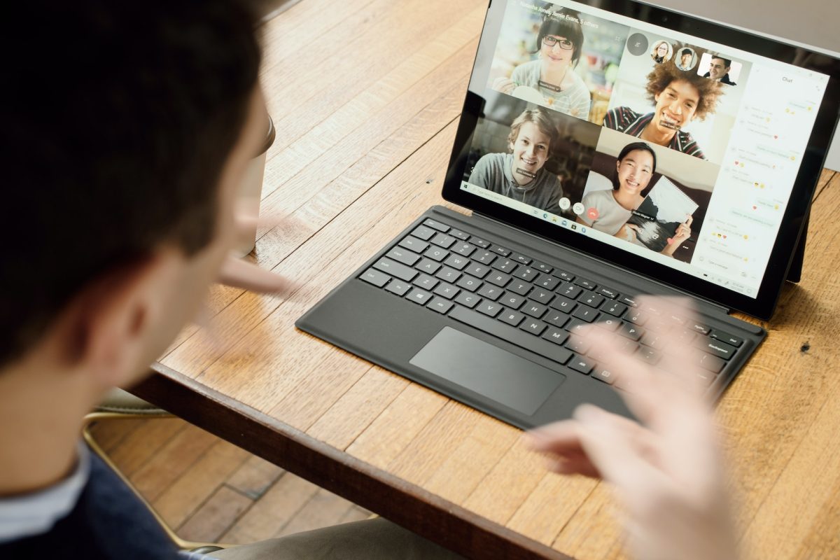 How to take care of the right background in video conferencing?